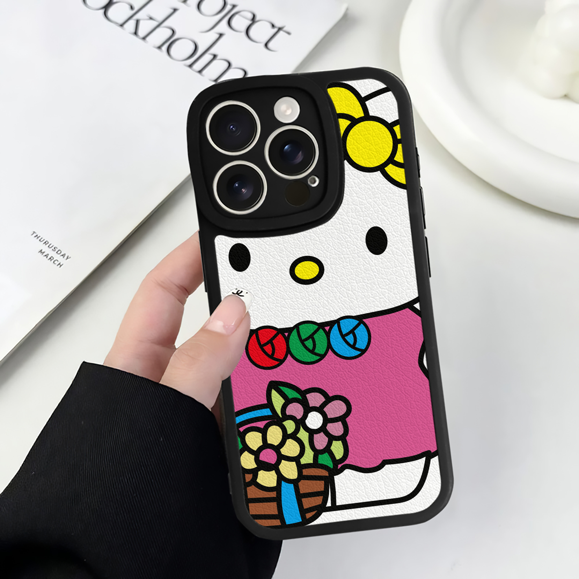 （画像用） Hello Kitty ハローキティ 【iPhone 16シリーズ対応】シリコンスマホケース（レザー調） 材質：シリコン
